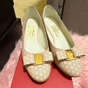 Salvatore Ferragamo size 37, lace vara, light pink